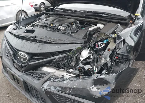 2022 Toyota Camry Se z USA, uszkodzony, nr VIN 4T1G11AK0NU632946
